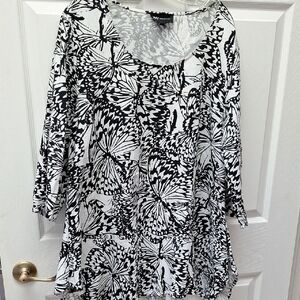 eChic Black and White Butterfly Print Top Size 1X. Nice